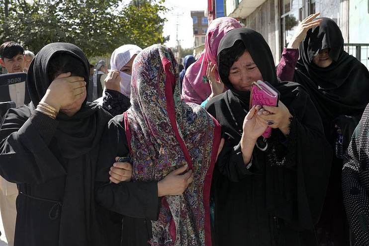 Αφγανιστάν: Διαδήλωση από γυναίκες για την επίθεση αυτοκτονίας κατά εκπαιδευτικού κέντρου στην Καμπούλ