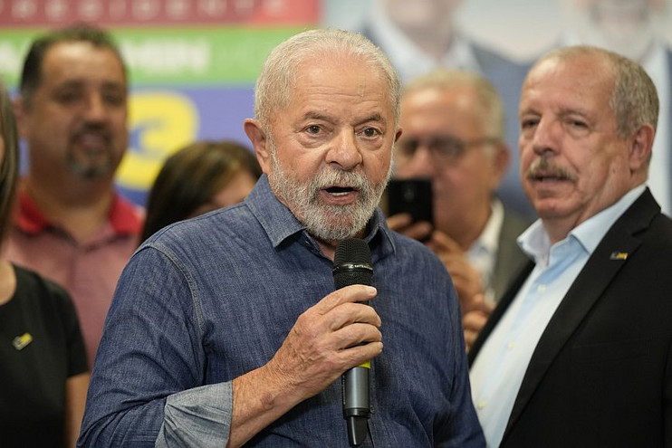 Βραζιλία: Διατηρεί ξεκάθαρο προβάδισμα ο Λούλα λίγο πριν τον δεύτερο γύρο των προεδρικών εκλογών