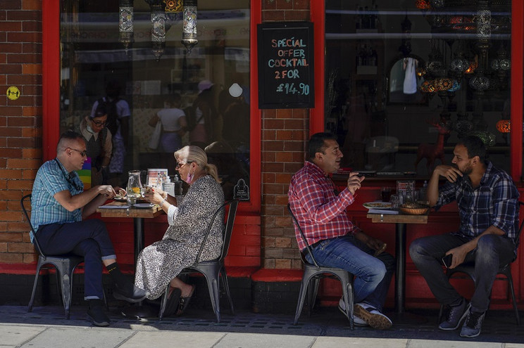 Βρετανία: Τα μισά νοικοκυριά μείωσαν τα γεύματά τους λόγω της ακρίβειας, σύμφωνα με έρευνα