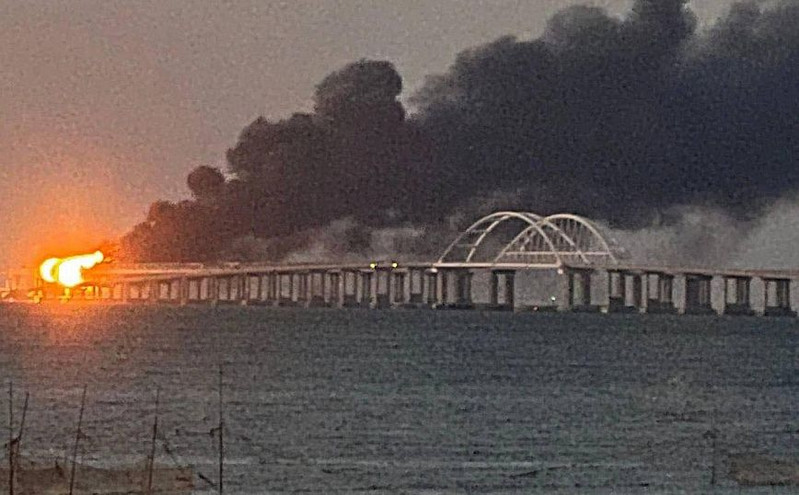 Σύμβουλος του Ζελένσκι για τη φωτιά στη γέφυρα της Κριμαίας: Αυτή είναι μόνο η αρχή