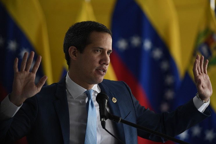 Βενεζουέλα: Εξετάζεται το ενδεχόμενο διάλυσης της «μεταβατικής κυβέρνησης» του Χουάν Γκουαϊδό
