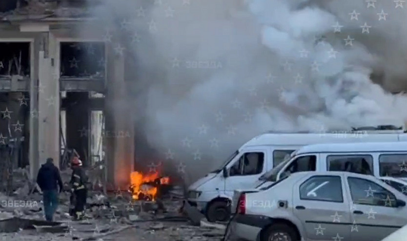 Πόλεμος στην Ουκρανία: Αναφορές για βομβαρδισμό σε διοικητικό κτίριο στο Ντονέτσκ