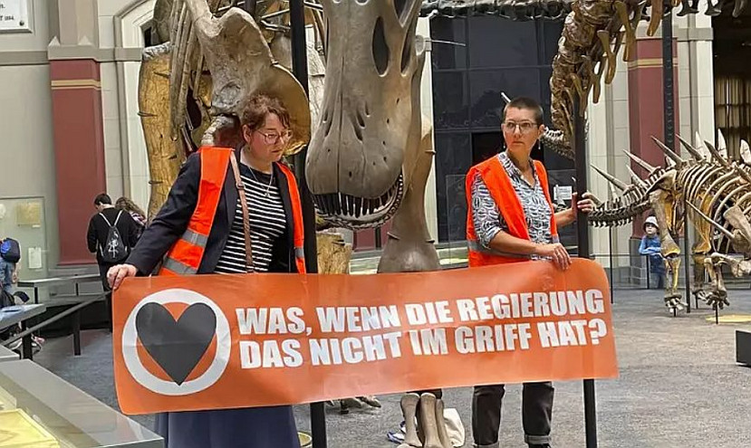 Γερμανία: Νέα διαμαρτυρία ακτιβιστών για το κλίμα στο Μουσείο Φυσικής Ιστορίας του Βερολίνου &#8211; Δείτε βίντεο