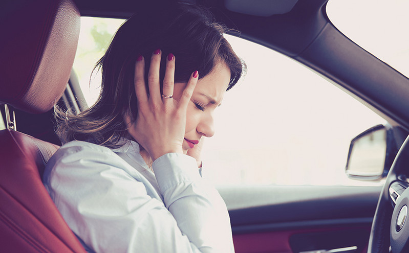 Ο θόρυβος άνω των 70 ντεσιμπέλ στην καμπίνα του αυτοκινήτου επιδεινώνει τον κίνδυνο κατάθλιψης