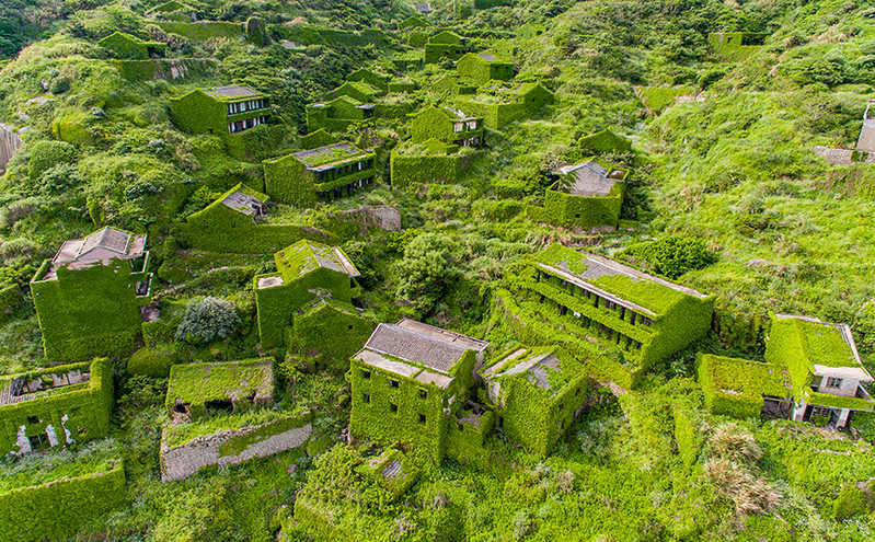 Το ξεχασμένο χωριό της Κίνας που καταπίνει η φύση