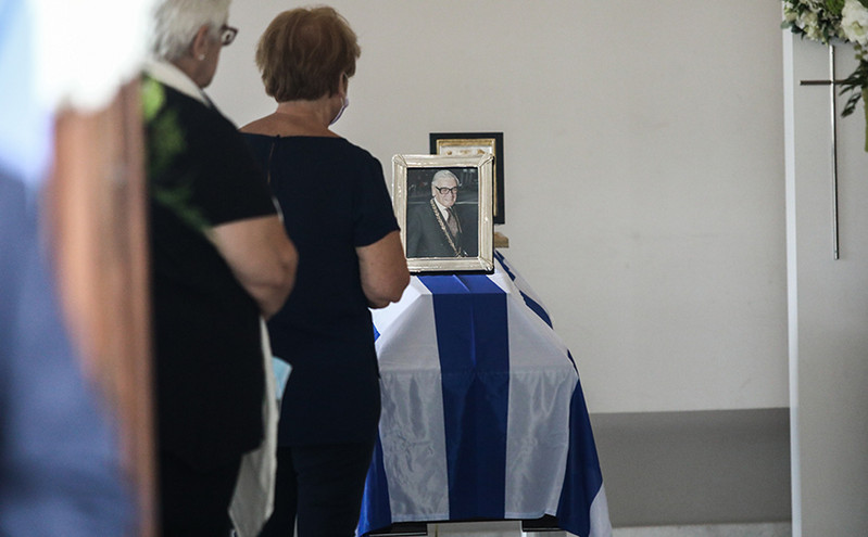 Ζάχος Χατζηφωτίου: Τελευταίο αντίο στο Α’ Νεκροταφείο Αθηνών – Δείτε φωτογραφίες