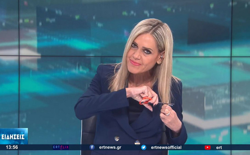 Μαχσά Αμινί: Η παρουσιάστρια του δελτίου ειδήσεων της ΕΡΤ3 έκοψε στον «αέρα» τα μαλλιά της