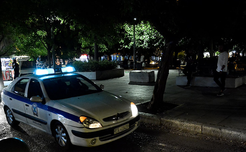 Για δύο ώρες απειλούσε να αυτοκτονήσει 33χρονος στον σταθμό Λαρίσης
