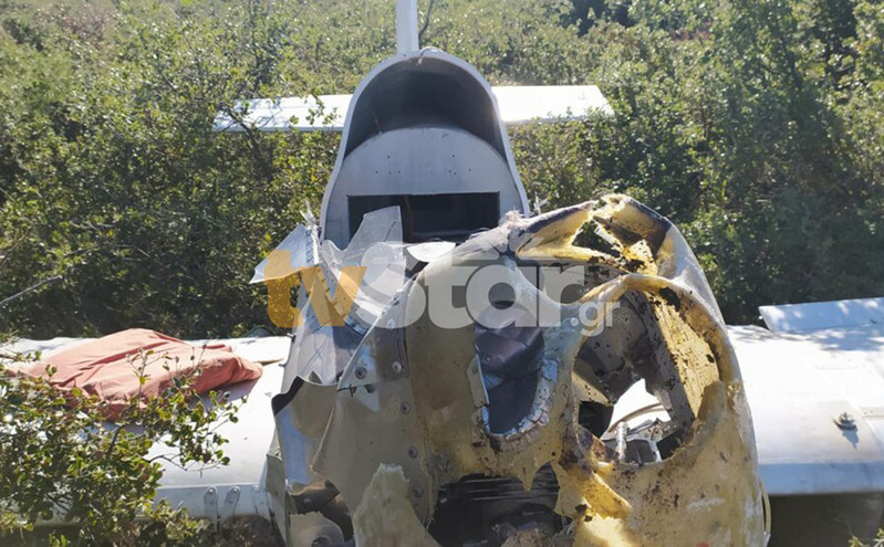 Εικόνες από το σημείο της πτώσης του μονοκινητήριου αεροπλάνου κοντά στην Αθηνών &#8211; Λαμίας