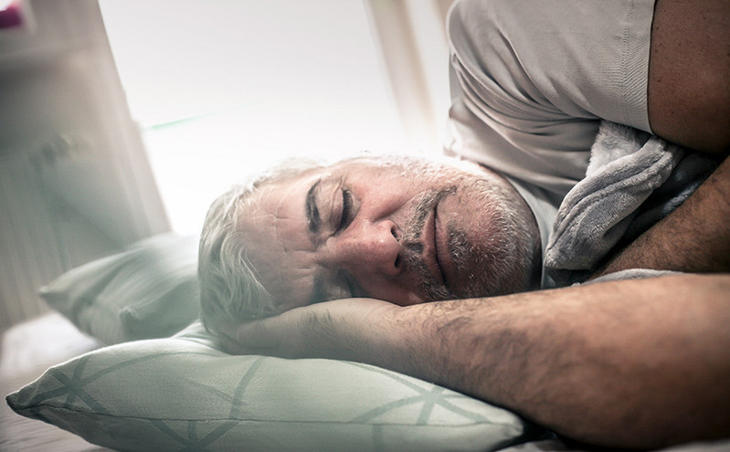 Πόσες ώρες πρέπει να κοιμούνται οι άνω των 50 ετών