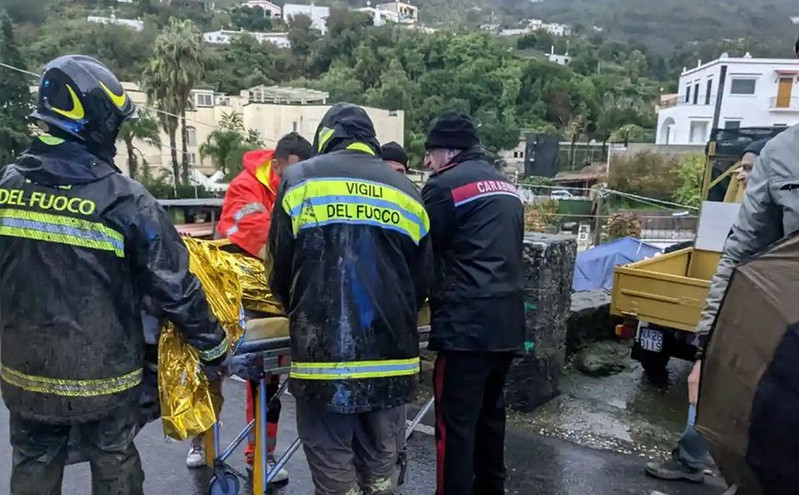 Ιταλία: Οκτώ νεκροί από κατολίσθηση στην Ίσκια &#8211;  Απομονωμένο παραμένει το νησί