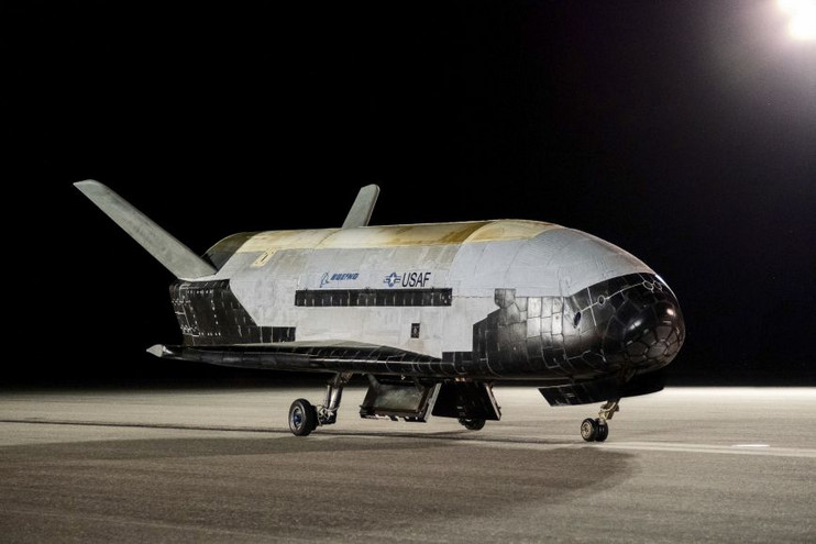 ΗΠΑ: Επέστρεψε στη Γη το διαστημόπλοιο X-37B – Ήταν σε τροχιά για 908 ημέρες