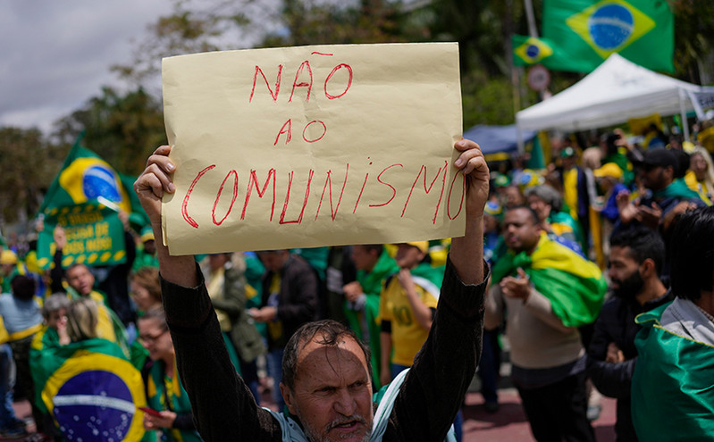Βραζιλία: Υποστηρικτές του Μπολσονάρου κατηγορούν ως «κομμουνιστές» τους στρατηγούς γιατί δεν κάνουν πραξικόπημα