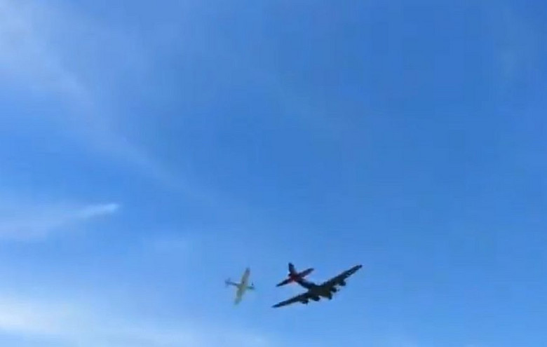 Τραγωδία σε αεροπορική επίδειξη στο Ντάλας: Δύο αεροπλάνα συγκρούστηκαν στον αέρα &#8211; Δείτε βίντεο