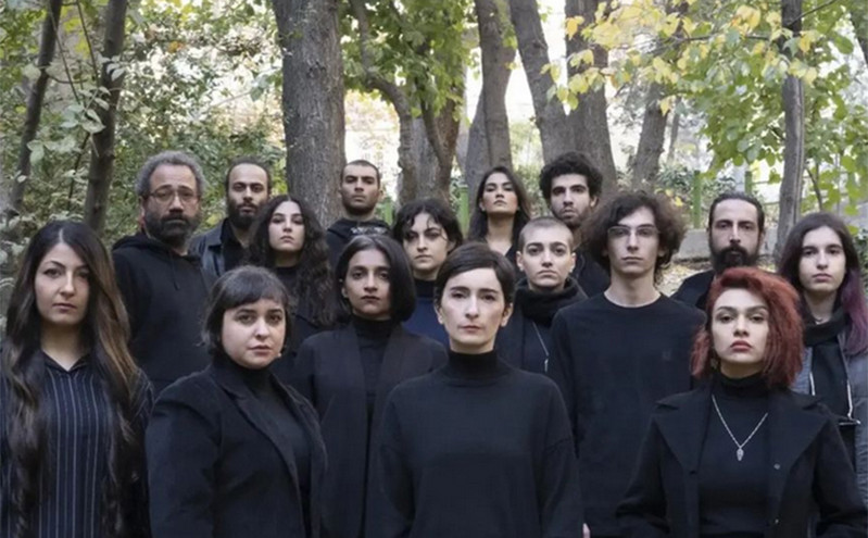 Ιράν: Ηθοποιοί χωρίς μαντίλα στηρίζουν τις διαδηλώσεις για τον θάνατο της Αμινί