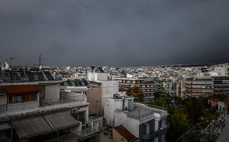 Καιρός: Βροχές και καταιγίδες και σήμερα – Ανεβαίνει η θερμοκρασία το τριήμερο του Αγίου Πνεύματος