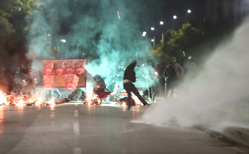 Επεισόδια στη Θεσσαλονίκη μετά τις πορείες για το Πολυτεχνείο: Πέντε συλλήψεις και 87 προσαγωγές