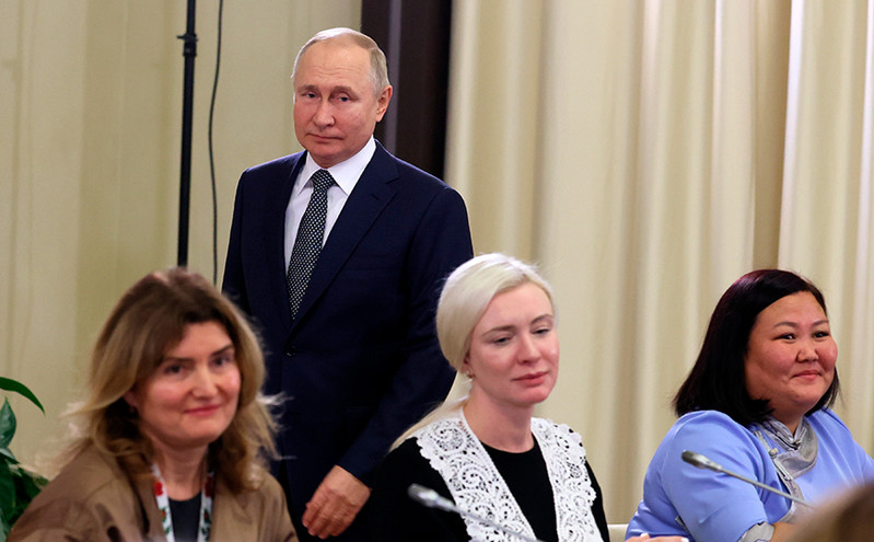 Ρωσία: Στημένη η συνάντηση του Πούτιν με μητέρες εφέδρων; &#8211; Για «σκηνοθετημένη απάτη» μιλούν τα ξένα ΜΜΕ