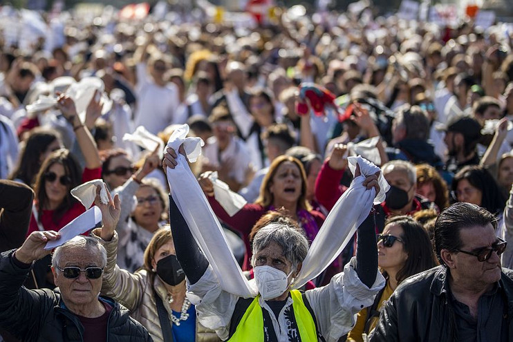 Ισπανία: Μαζική διαδήλωση στη Μαδρίτη για την υπεράσπιση του περιφερειακού συστήματος δημόσιας υγείας &#8211; Δείτε εικόνες