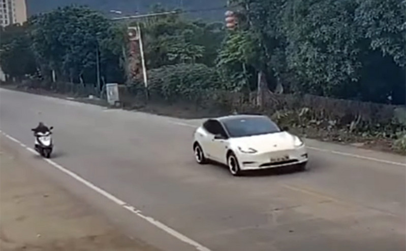 Αυτοκίνητο Tesla εκτός ελέγχου σκοτώνει δύο ανθρώπους στην Κίνα &#8211; Πιθανή αιτία ότι δεν έπιασαν τα φρένα
