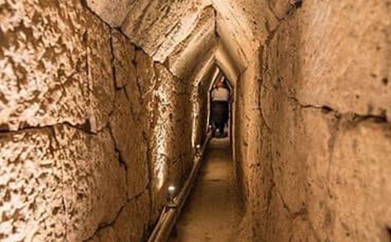Αρχαιολόγοι ελπίζουν στην ανακάλυψη του αιώνα στην Αίγυπτο: Πιστεύουν ότι έχουν βρει σήραγγα που οδηγεί στον τάφο της Κλεοπάτρας