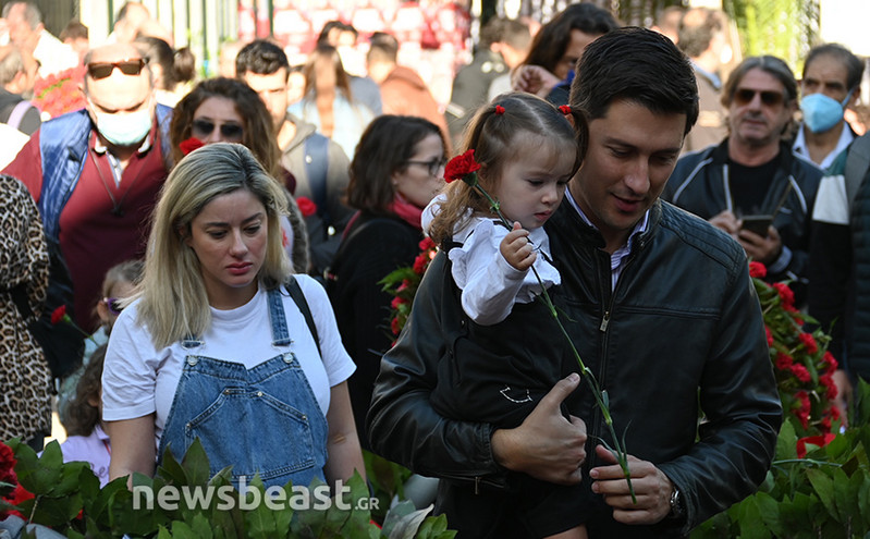 Ο Παύλος Χρηστίδης με τη μικρή του κόρη και την έγκυο γυναίκα του στο Πολυτεχνείο – Δείτε φωτογραφίες