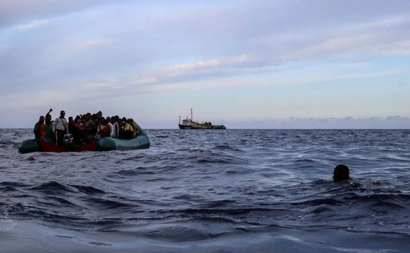Ιταλία: 33 μετανάστες και πρόσφυγες που επέβαιναν σε πλοίο ΜΚΟ αποβιβάστηκαν στη Λαμπεντούζα