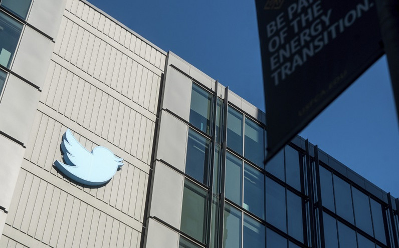 Πανικός στα γραφεία του Twitter: Χαρτί υγείας από το σπίτι και iMac στο «σφυρί» με «εντολή» Μασκ