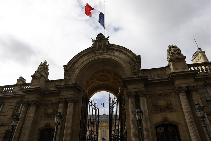Γαλλία: Η προεδρία της χώρας θα αποζημιώσει υπάλληλο που έπεσε θύμα ηθικής παρενόχλησης από συναδέλφους