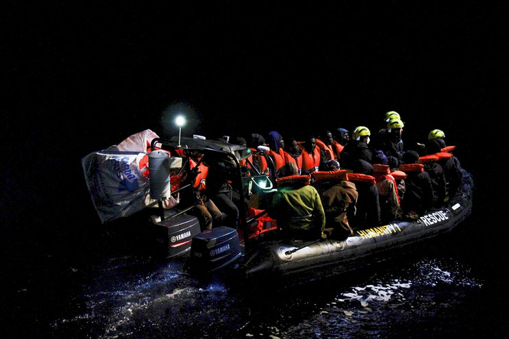 Πλοίο γερμανικής ΜΚΟ με 261 πρόσφυγες και μετανάστες ζήτησε άδεια να ελλιμενιστεί σε Ιταλία ή Μάλτα