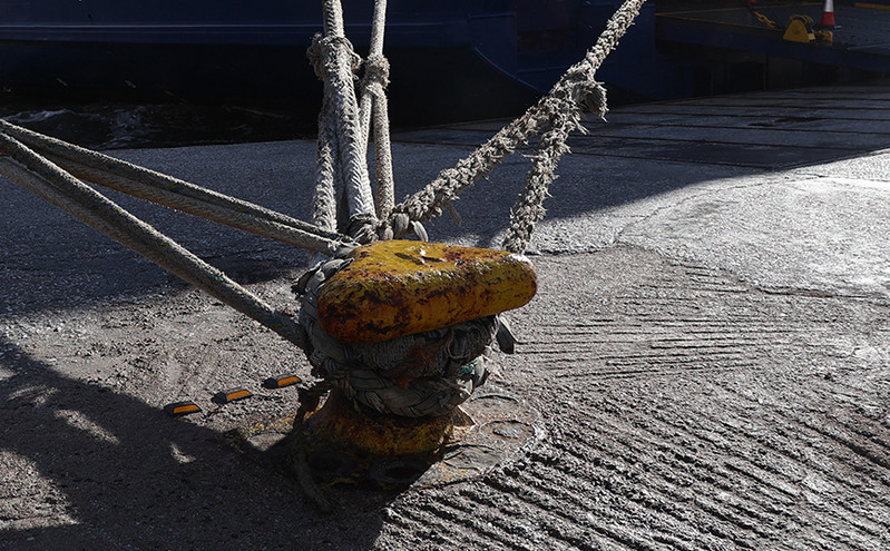 Σαλαμίνα: Μέλος πληρώματος φορτηγού πλοίου βρέθηκε απαγχονισμένο μέσα σε καμπίνα
