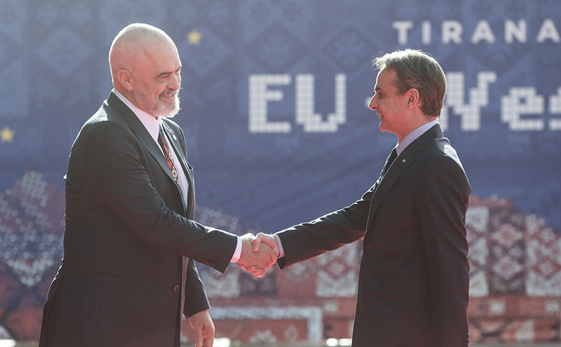 «Συγγνώμη» Έντι Ράμα σε Μητσοτάκη για τη δήλωση ότι «η Ελλάδα εξαπάτησε την ΕΕ»