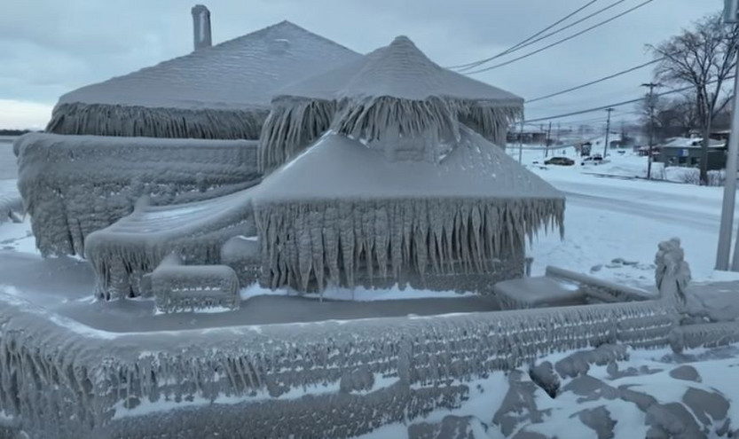 Εικόνες αποκάλυψης από τη φονική χιονοθύελλα στις ΗΠΑ: «Τα σπίτια μοιάζουν σαν να βγήκαν από το The Day After Tomorrow»