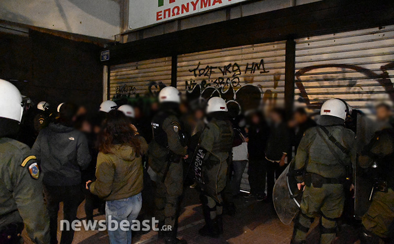 Δύο συλλήψεις από τις 26 προσαγωγές στη πορεία στο κέντρο της Αθήνας για τον θάνατο του 16χρονου Ρομά