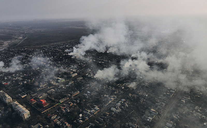 Οι Ουκρανοί λένε πως κατέρριψαν 12 ρωσικά UAVs: «Τα συντρίμμια τους προκάλεσαν πυρκαγιά σε εμπορικό του Κιέβου»