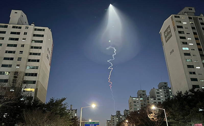 Χάος στη Νότια Κορέα από ένα τεράστιο λευκό φως στον ουρανό &#8211; «Φοβάμαι, είναι UFO αυτό;»