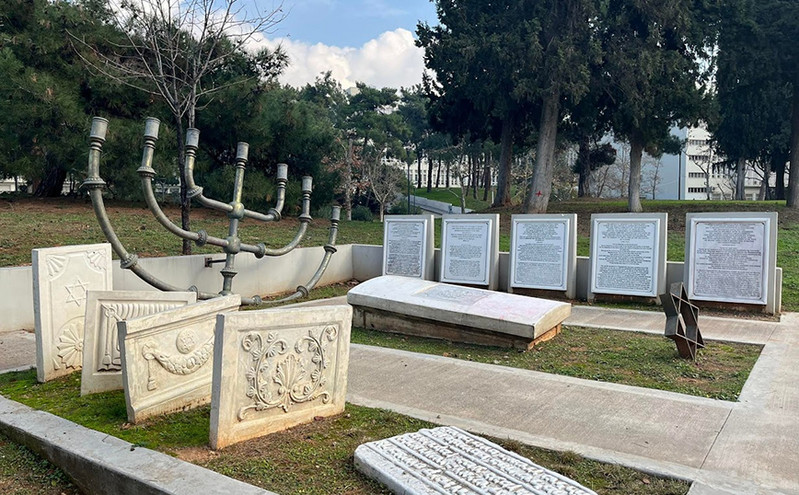 Θεσσαλονίκη: Συνεργεία του ΑΠΘ καθάρισαν και αποκατέστησαν τις ζημιές στο εβραϊκό μνημείο