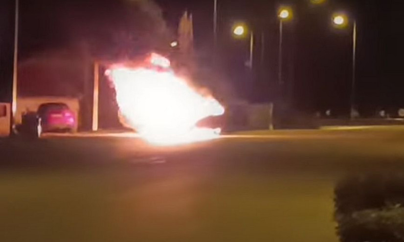 Σέρρες: Αυτοκίνητο τυλίχθηκε στις φλόγες μπροστά σε πρατήριο βενζίνης &#8211; Δείτε βίντεο