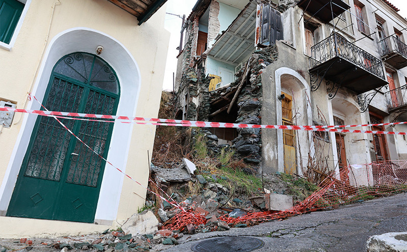 Συνεχίζονται οι έλεγχοι και οι αυτοψίες σε κτήρια στη Βόρεια Λέσβο &#8211; Μη κατοικήσιμα 17 σπίτια από τους σεισμούς