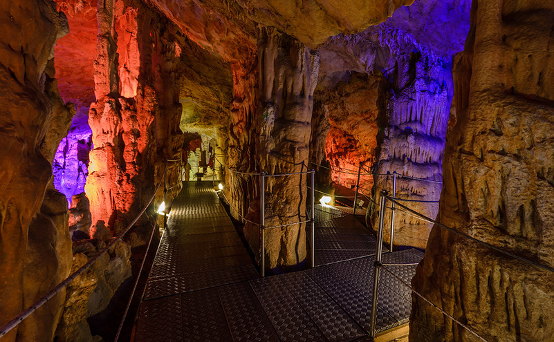 Σπήλαιο Σφενδόνη: Το σπήλαιο που υποδέχεται τους επισκέπτες στα Ζωνιανά