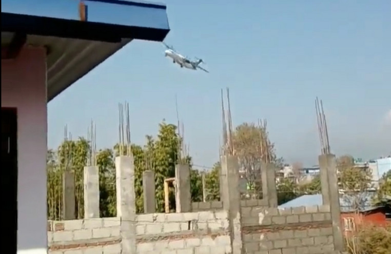 Βίντεο με τα τελευταία δευτερόλεπτα πριν τη συντριβή του αεροπλάνου στο Νεπάλ &#8211; Το αεροσκάφος πήρε απότομη κλίση