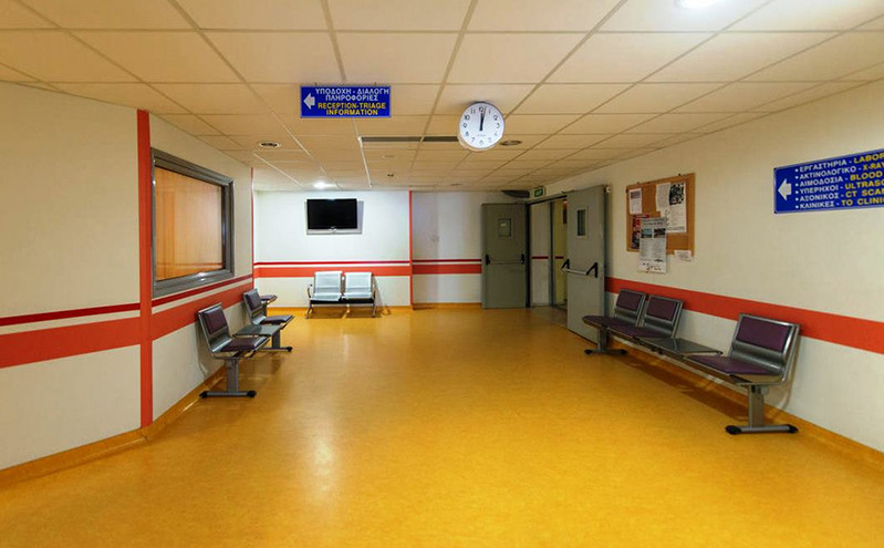 Χωρίς κλιματισμό το νοσοκομείο Ρεθύμνου: Με βεντάλιες και ανεμιστήρες οι ασθενείς