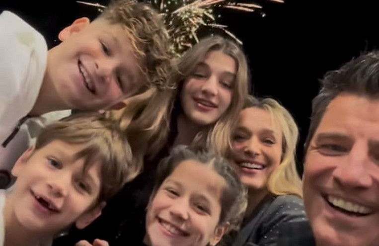 Σάκης Ρουβάς: Το βίντεο της οικογένειας και οι ευχές για τη νέα χρονιά