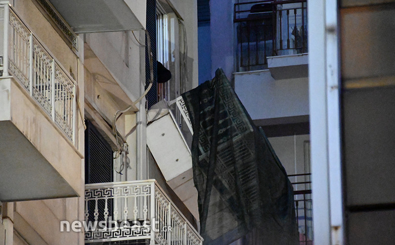 Ξεκίνησαν οι εργασίες για να αφαιρεθεί το… αιωρούμενο μπαλκόνι από το ξενοδοχείο &#8211; Δείτε φωτογραφίες