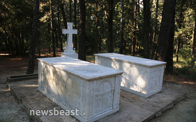 Κηδεία τέως βασιλιά Κωνσταντίνου: Κόσμος συγκεντρώνεται στο Τατόι για την ταφή