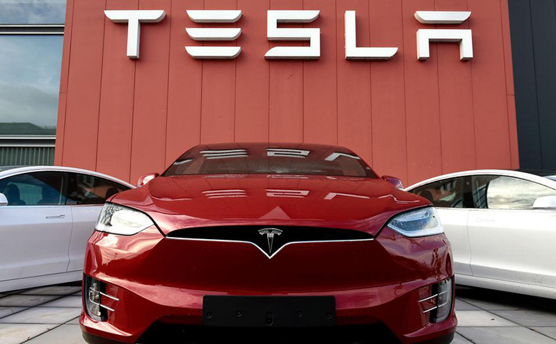Η Tesla αντεπιτίθεται: Με επέκταση της παραγωγής στοχεύει και πάλι την κορυφή