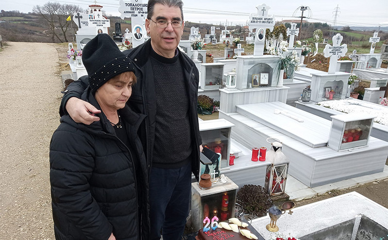 Ελένη Τοπαλούδη: Οι γονείς της γιόρτασαν τα γενέθλιά της στον τάφο της – Το μήνυμα της μητέρας της