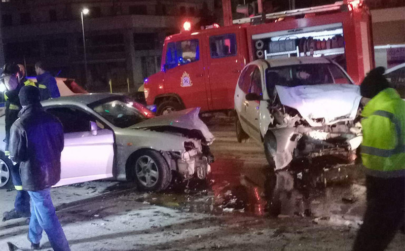 Τροχαίο ατύχημα στην Περαία: Τρεις τραυματίες, εγκλωβίστηκε ο ένας