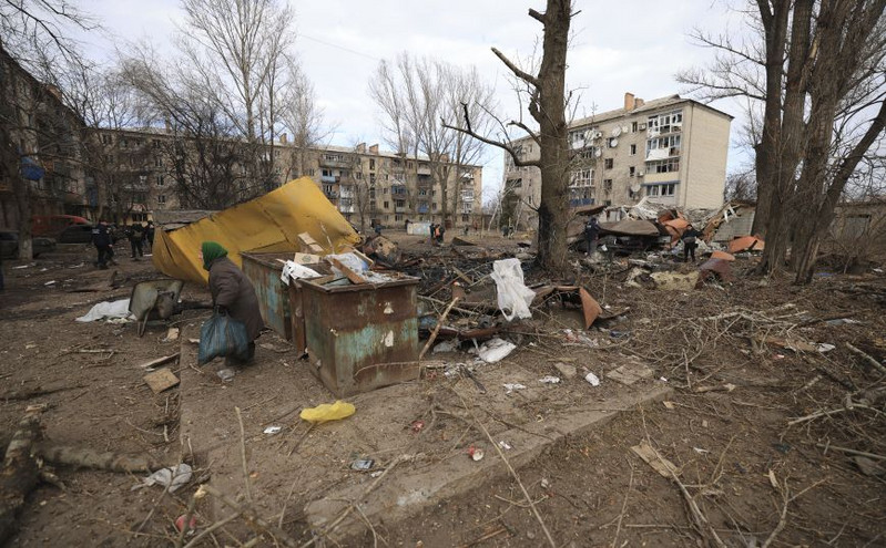 Ουκρανία: Ισοπεδώθηκε νοσοκομείο και σχολείο στη Χερσώνα &#8211; Τρεις νεκροί