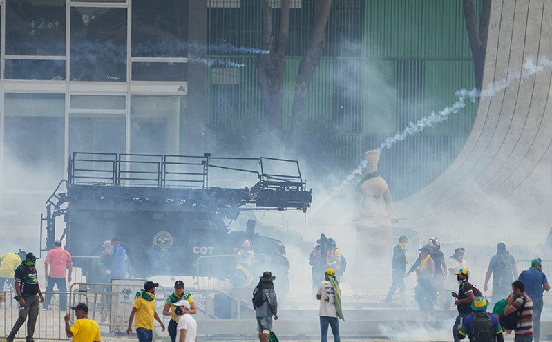Βραζιλία: Οι κυριότερες αντιδράσεις διεθνώς για την εισβολή των υποστηρικτών του Μπολσονάρου στα κυβερνητικά κτίρια
